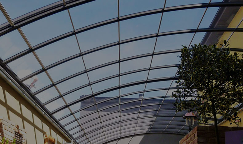 車(chē)庫(kù)出口玻璃雨棚真的好嗎？不妨來(lái)看一看！